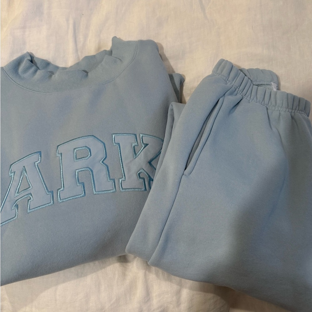 PARKE Women's Light Blue Sweatshirt/Mockneck Size L/XL with Sweatpants
